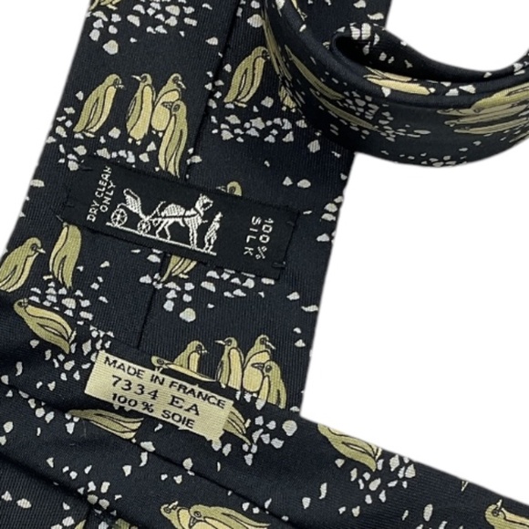 HERMÈS 7334 EA Black Penguin Silk LUXURY Tie FRANCE - Picture 3 of 5
